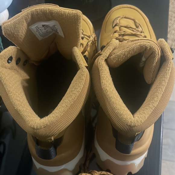 Nike boots - Picture 3 of 5